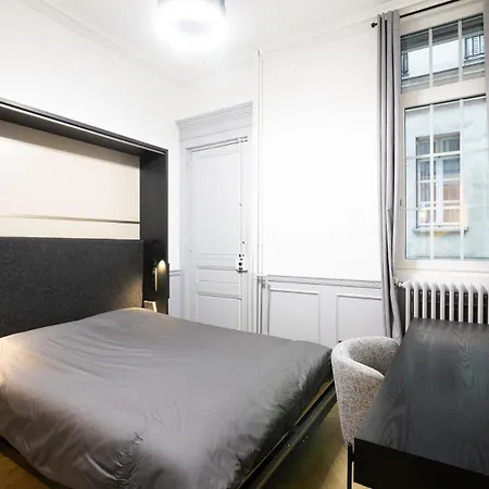 Neuf Et Luxueux Climatise A 17 Parigi